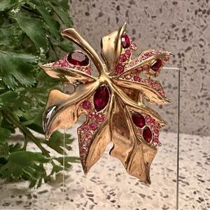 Red and pink gem Leaf brooch in gold tone